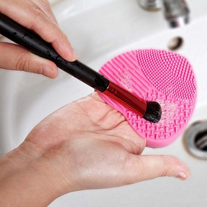 How to Clean Makeup Brushes